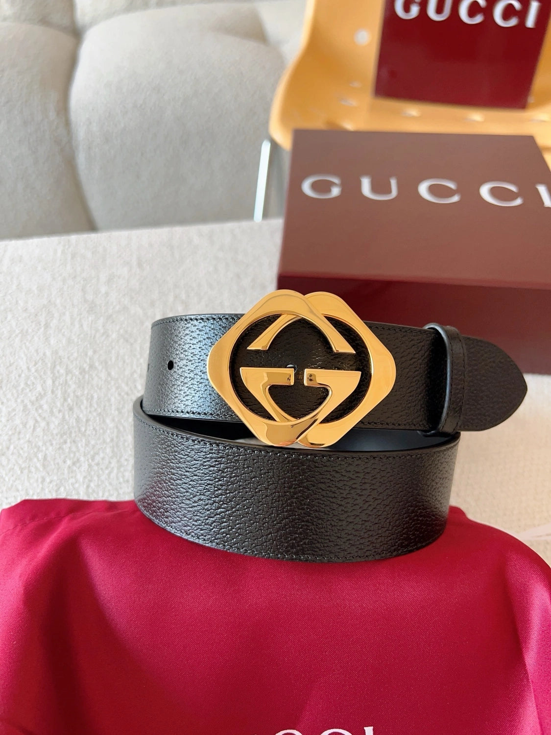 Gucci Premium Leather Belt with Iconic Logo Buckle