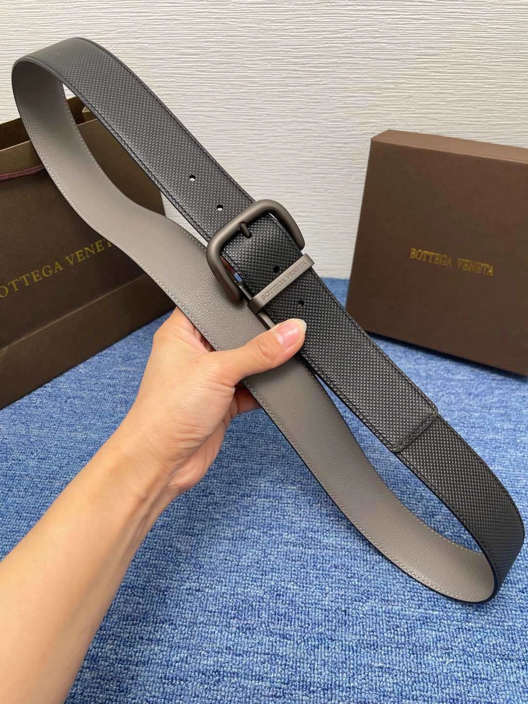 Bottega Veneta Reversible Leather Belt in Black and Grey