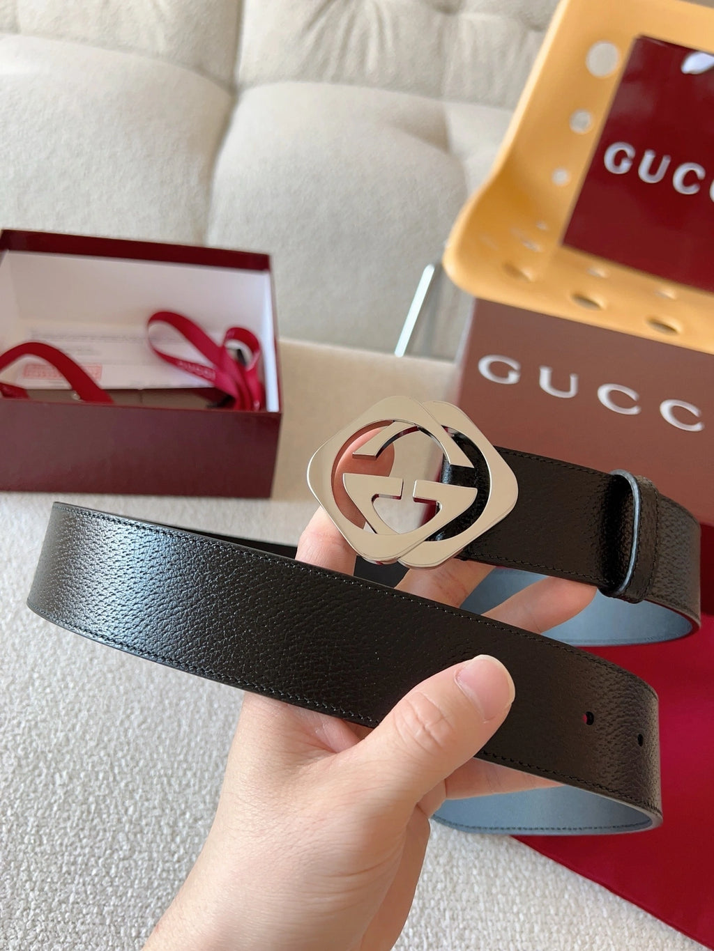 Gucci Premium Leather Belt with Iconic Logo Buckle