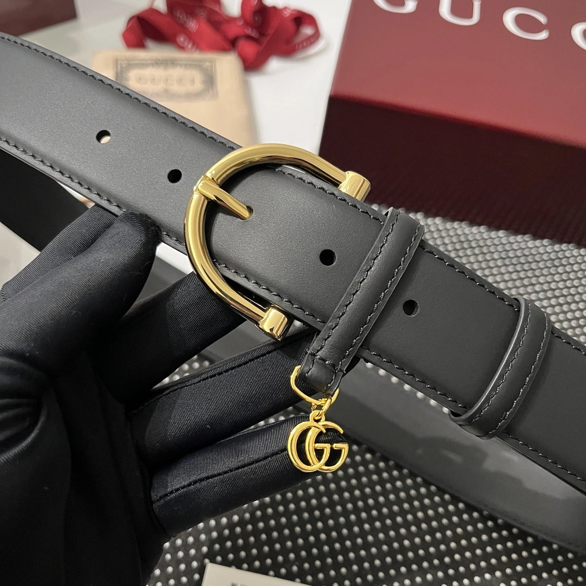 Gucci Leather Belt with Gold GG Buckle - Hình 4