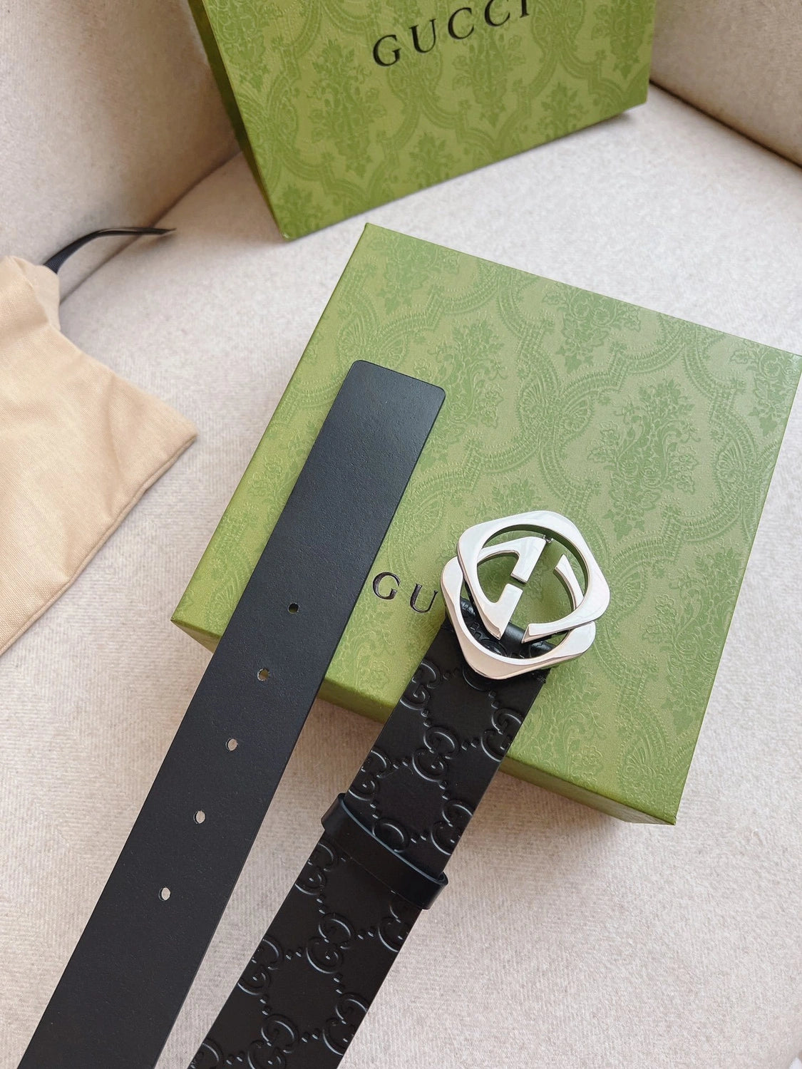 Gucci Premium Black Leather Belt with Interlocking G Buckle