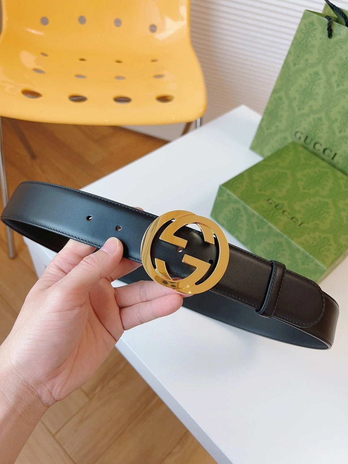 Thắt lưng da Gucci cao cấp màu đen với khóa logo vàng - Hình 2