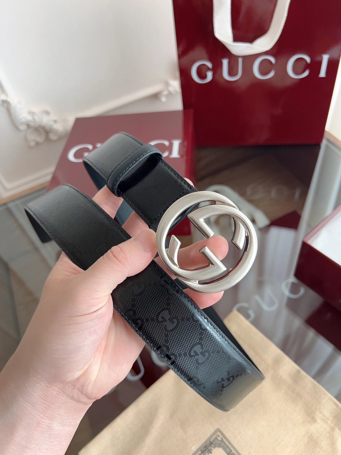 Gucci Premium Leather Belt with Silver Interlocking G Buckle - Hình 2