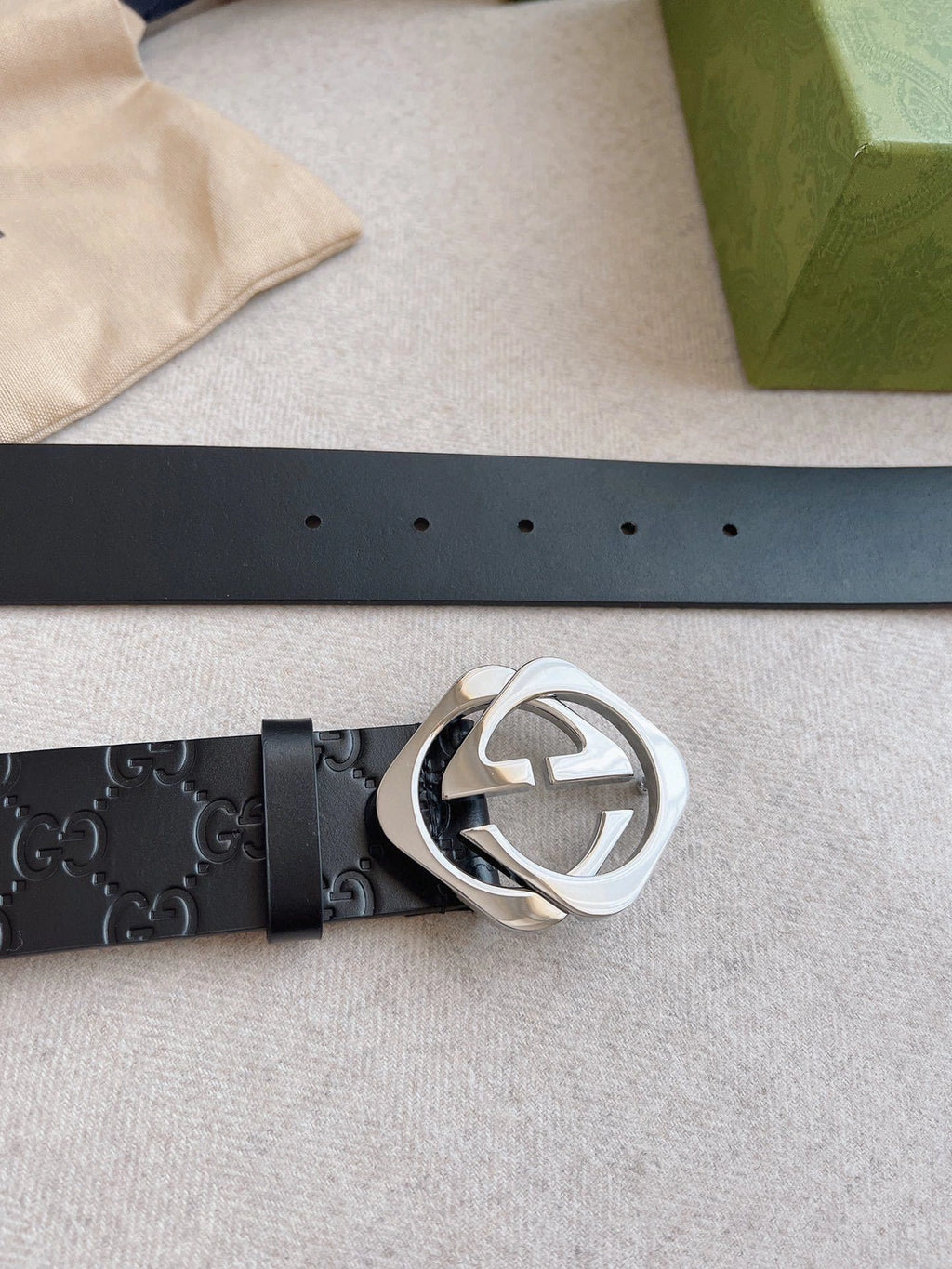 Gucci Premium Black Leather Belt with Interlocking G Buckle - Hình 2