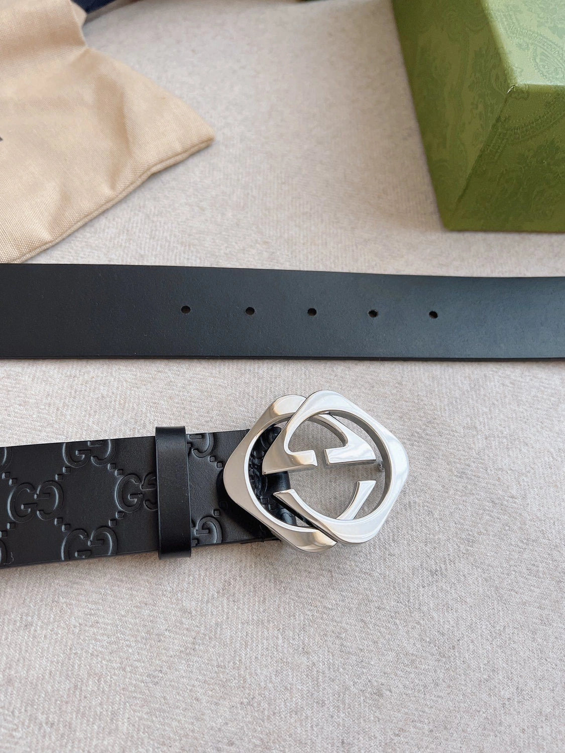 Gucci Premium Black Leather Belt with Interlocking G Buckle - Hình 2