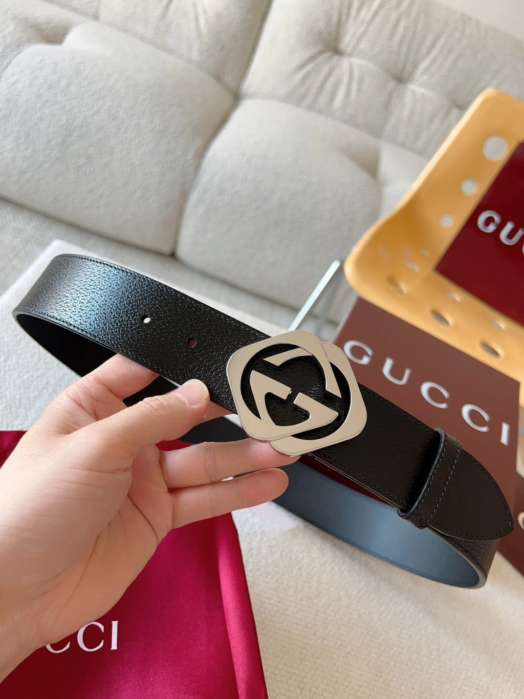 Gucci Premium Leather Belt with Iconic Logo Buckle - Hình 2