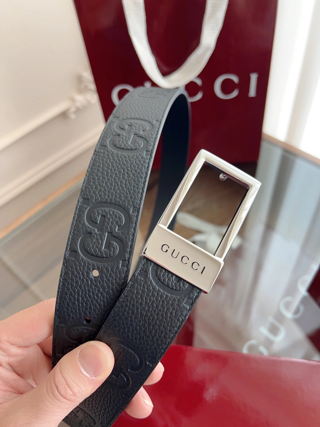 Gucci Reversible Leather Belt with Embossed GG Pattern - Hình 2