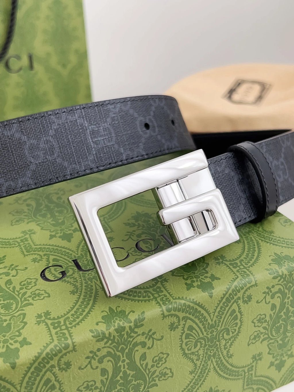 Gucci Black GG Supreme Belt with Silver Rectangular Buckle - Hình 2