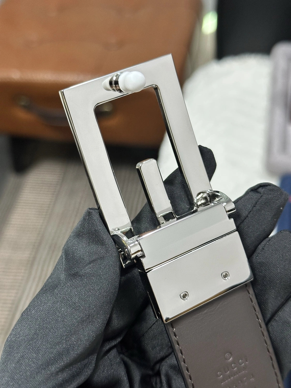 Gucci Reversible Leather Belt with Silver Buckle - Hình 2