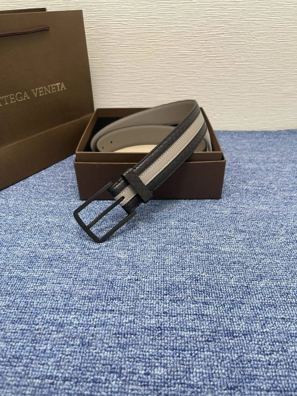 Bottega Veneta Premium Leather Belt with Striped Design - Hình 2