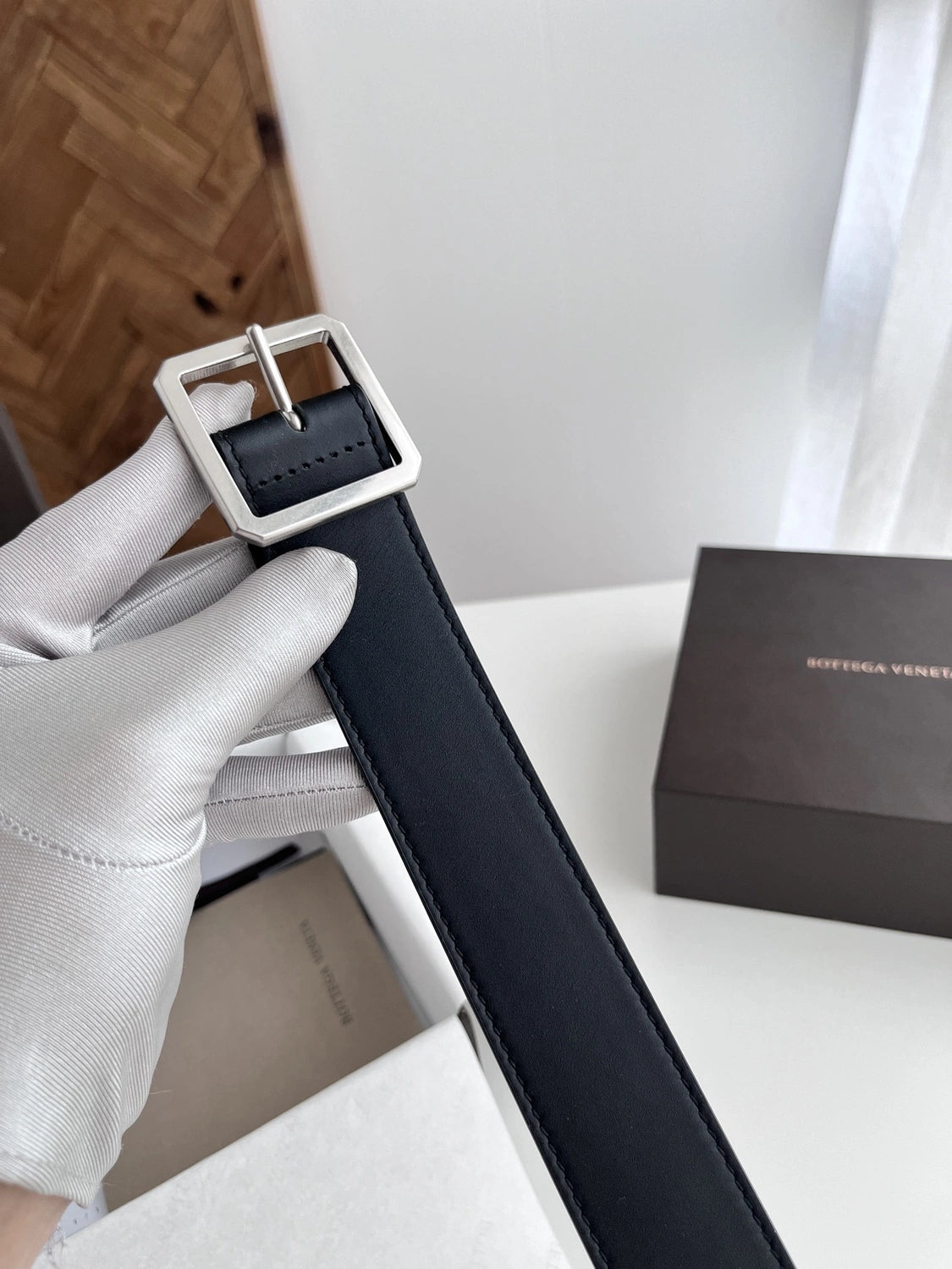 Bottega Veneta Premium Leather Belt in Brown with Gold Buckle - Hình 3