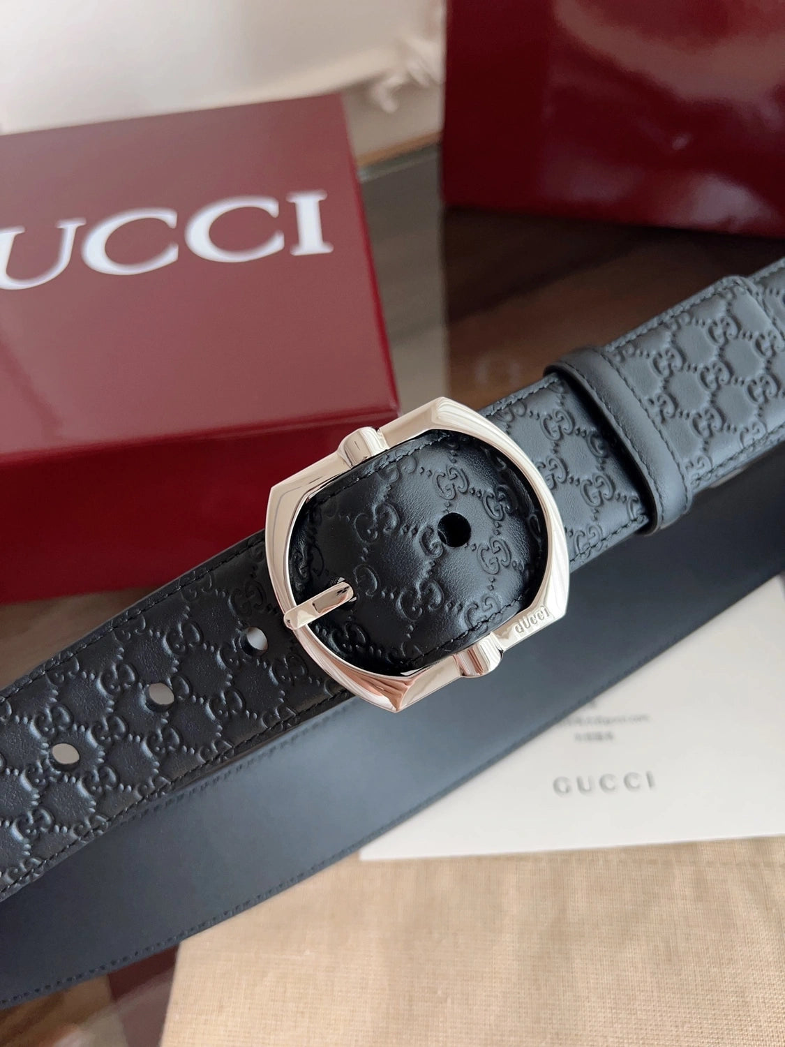 Gucci Premium Leather Belt in Black with Silver Buckle - Hình 2