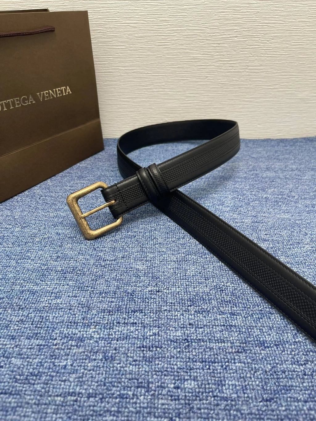 Premium black leather belt with antique brass buckle - Hình 3