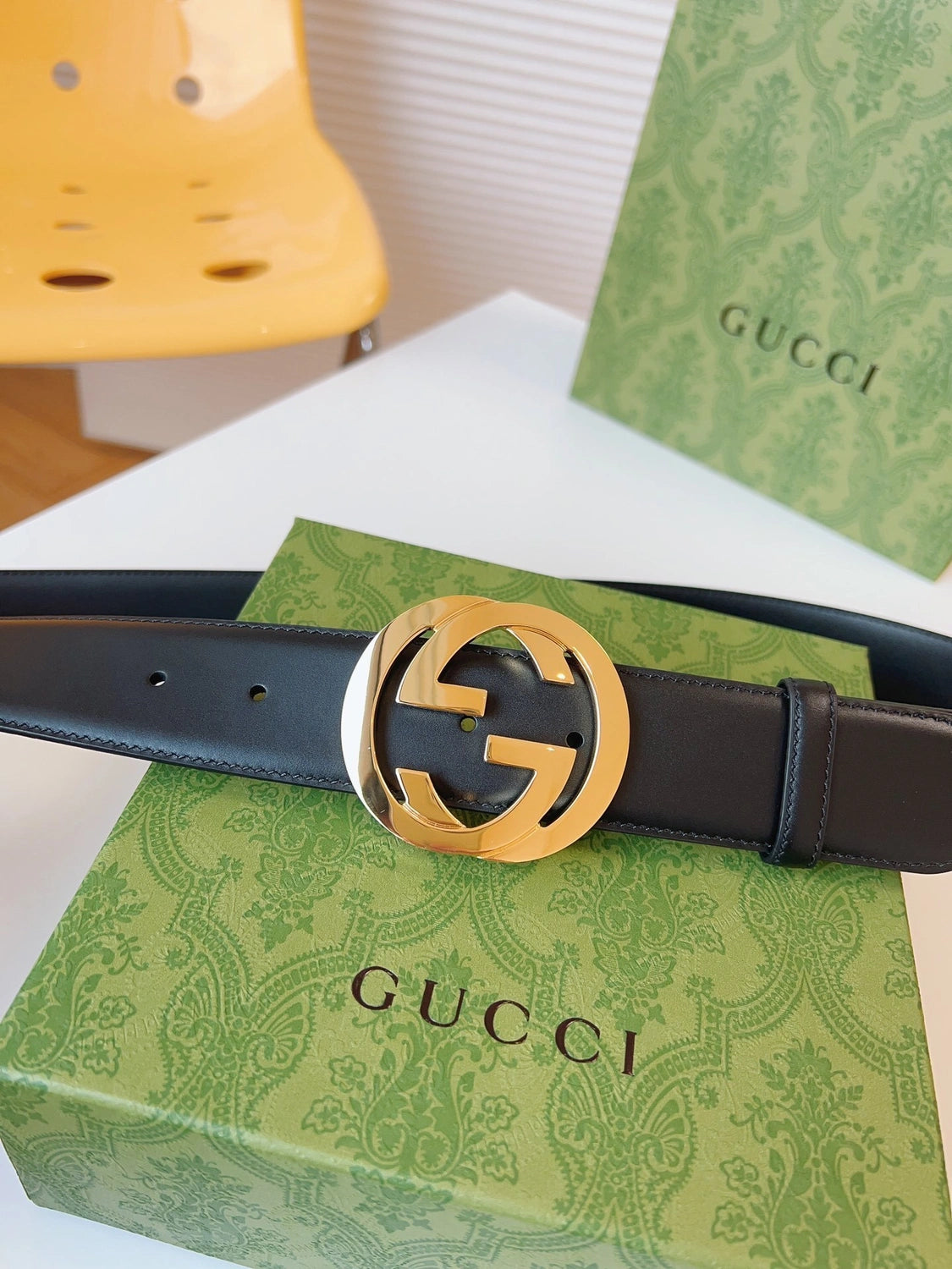 Thắt lưng da Gucci cao cấp màu đen với khóa logo vàng - Hình 3