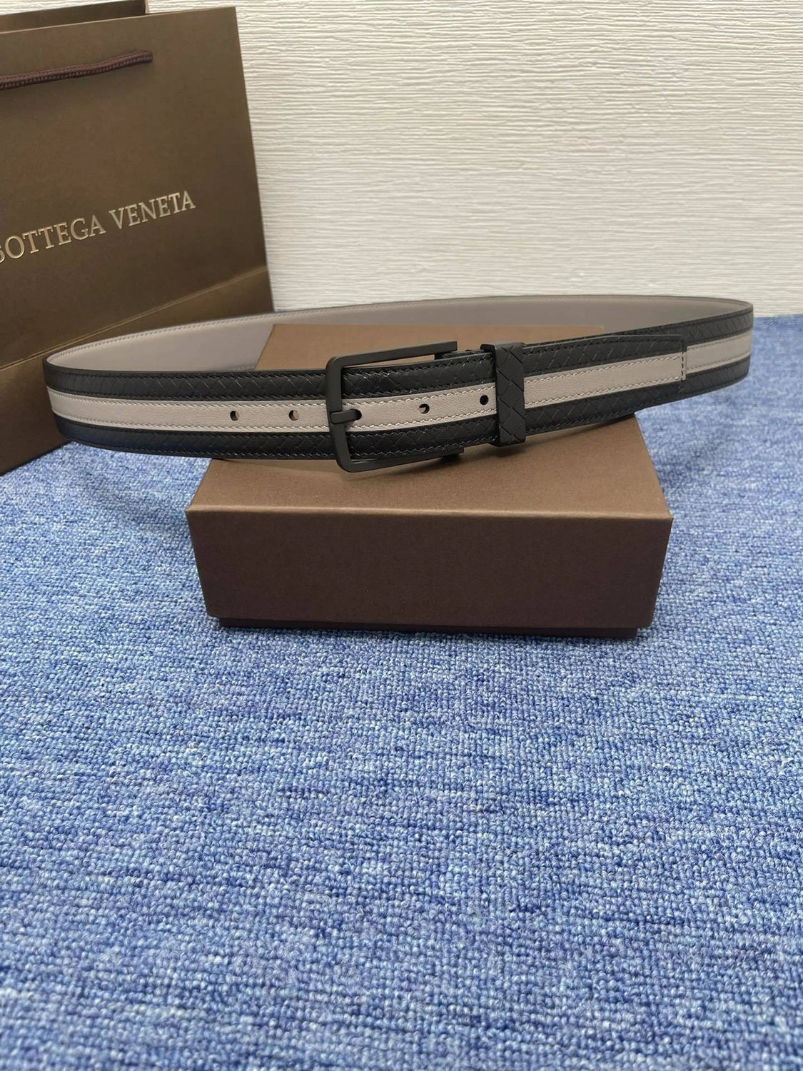 Bottega Veneta Premium Leather Belt with Striped Design - Hình 3