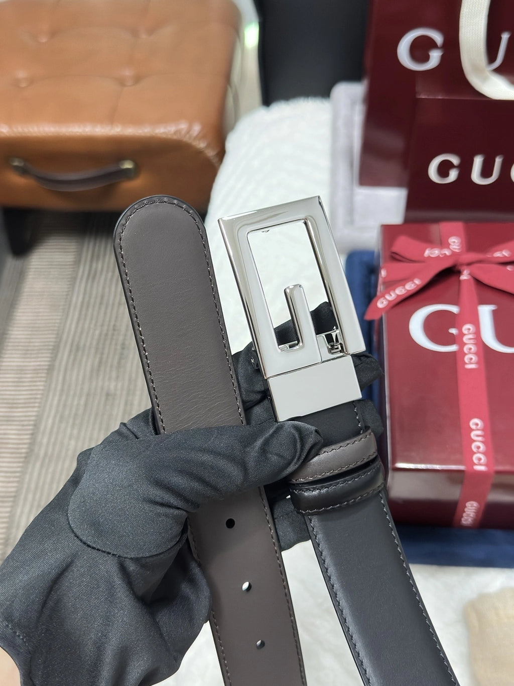 Gucci Reversible Leather Belt with Silver Buckle - Hình 3