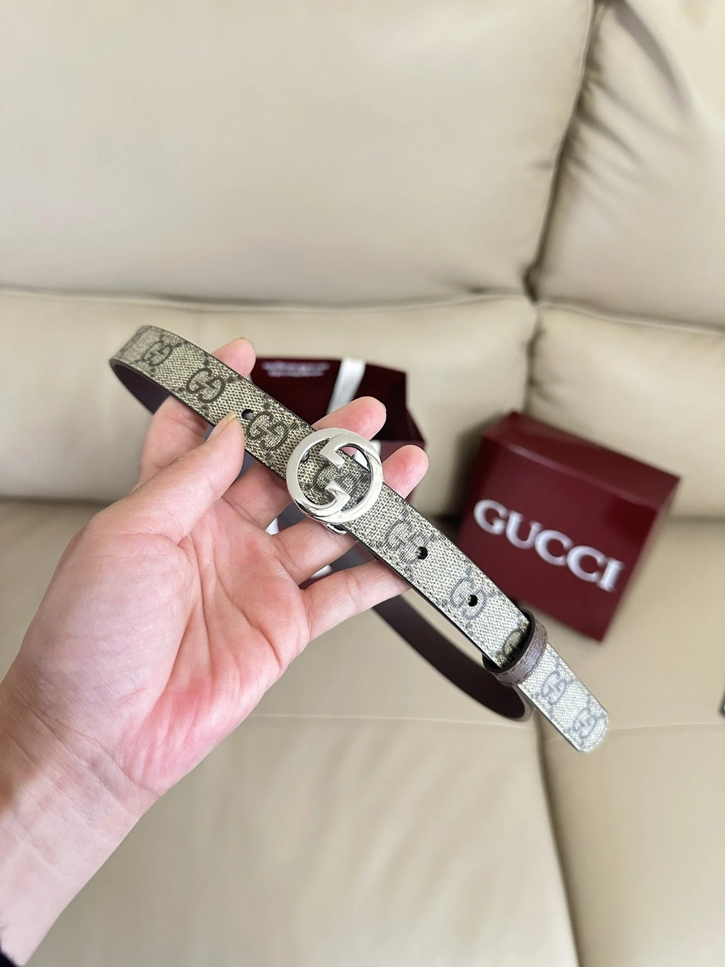 Gucci belt with GG logo buckle on beige background - Hình 3