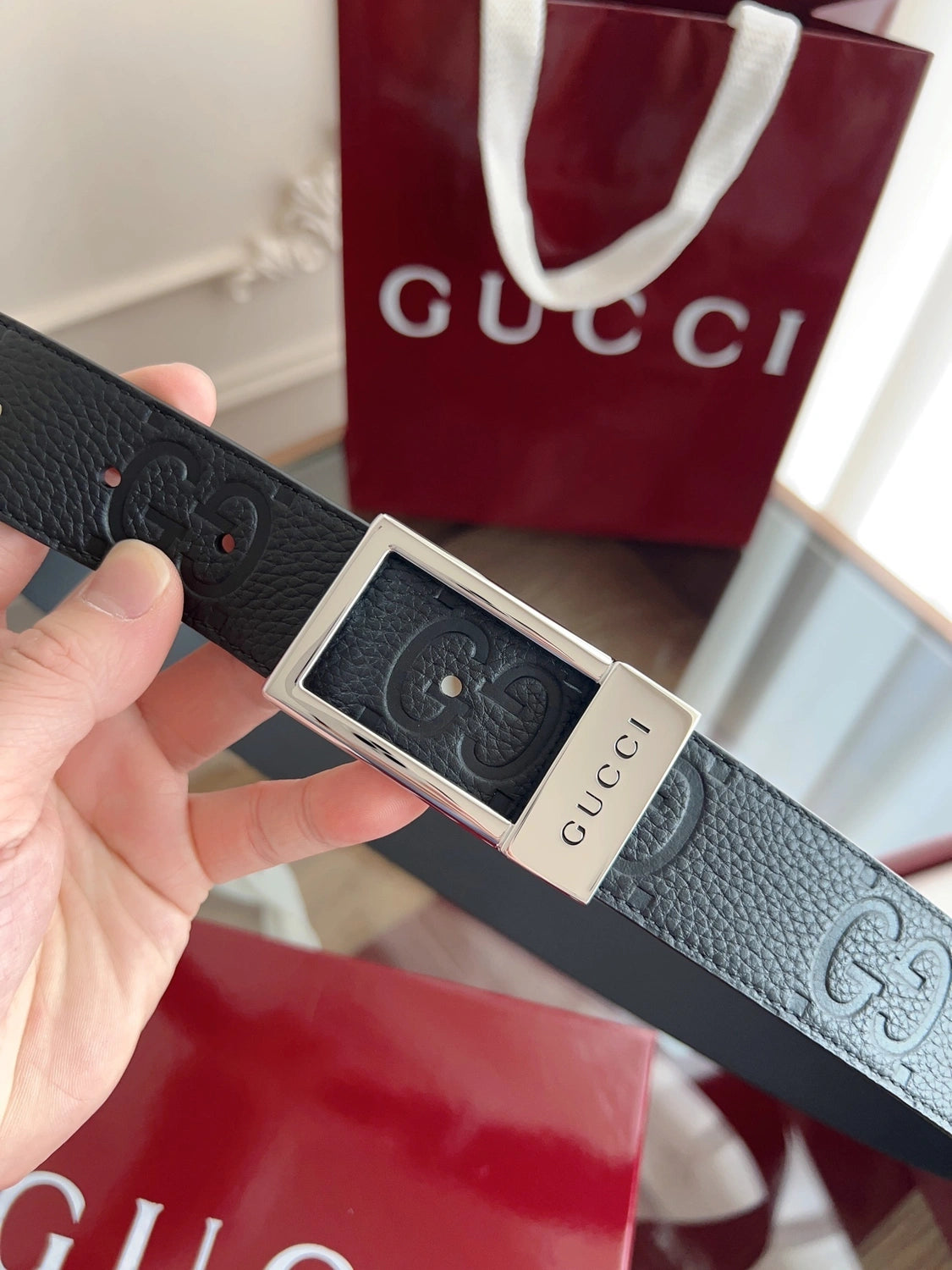Gucci Reversible Leather Belt with Embossed GG Pattern - Hình 3