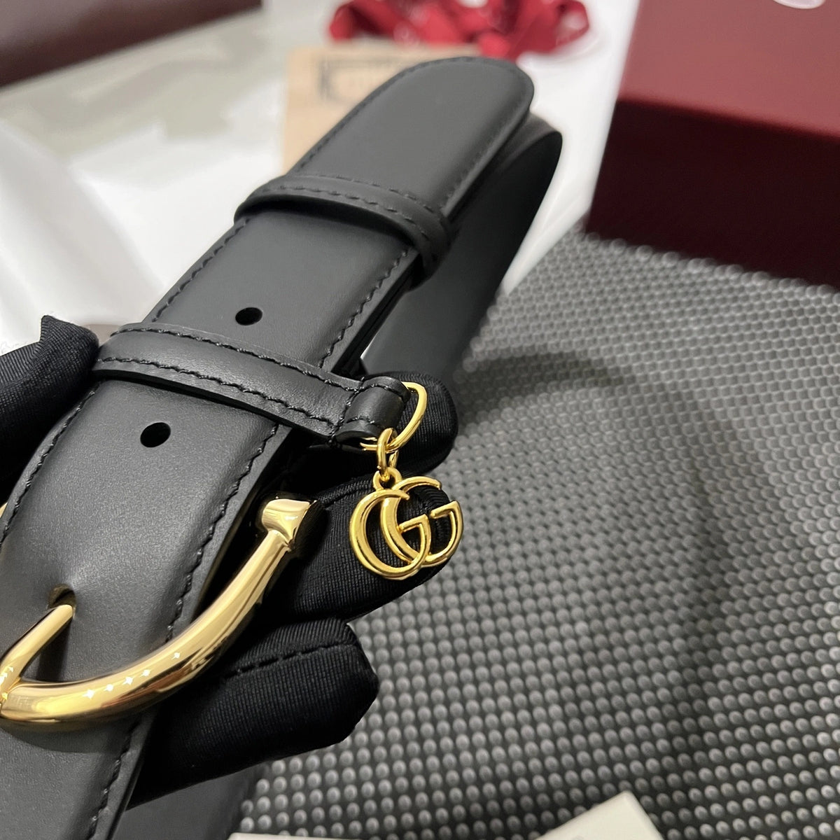Gucci Leather Belt with Gold GG Buckle - Hình 6
