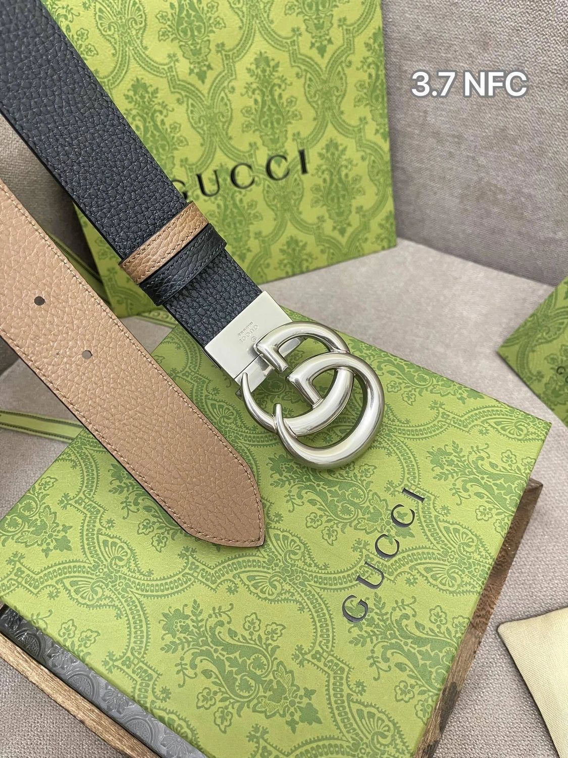 Gucci Reversible Leather Belt with Double G Buckle - Hình 4