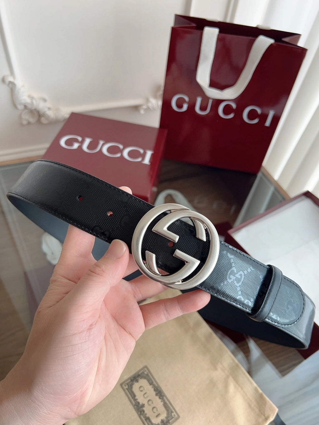 Gucci Premium Leather Belt with Silver Interlocking G Buckle - Hình 4