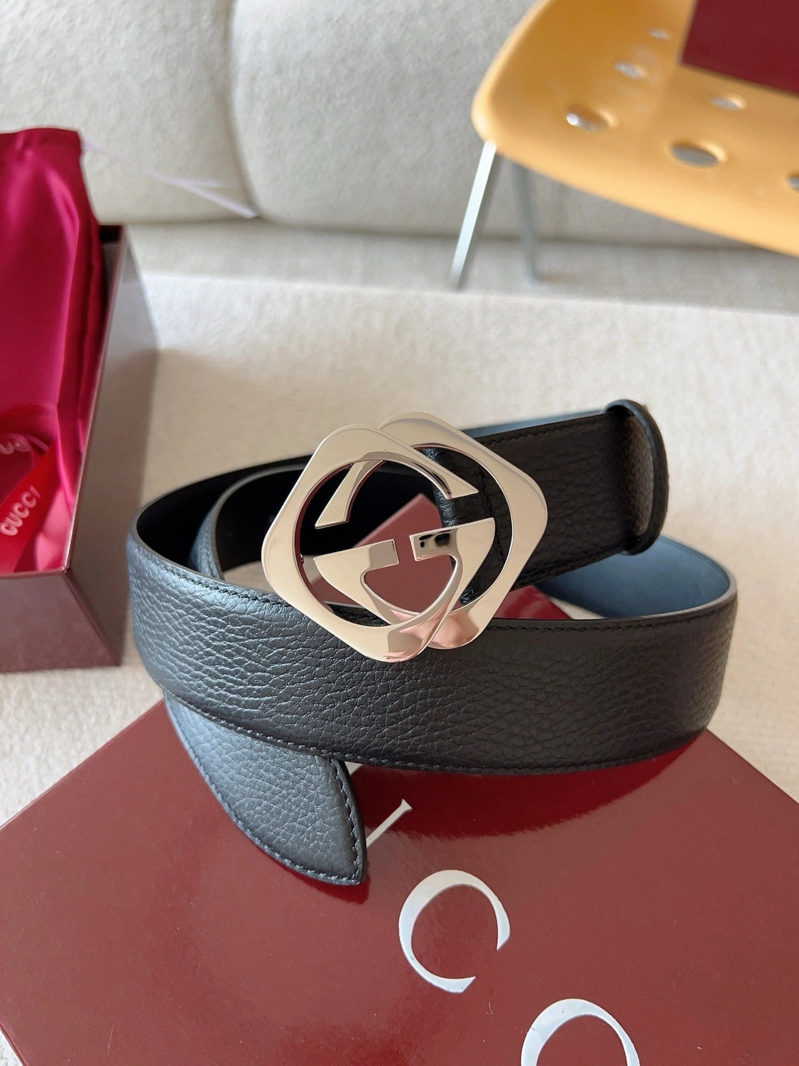 Gucci Premium Leather Belt with GG Logo Buckle - Hình 4