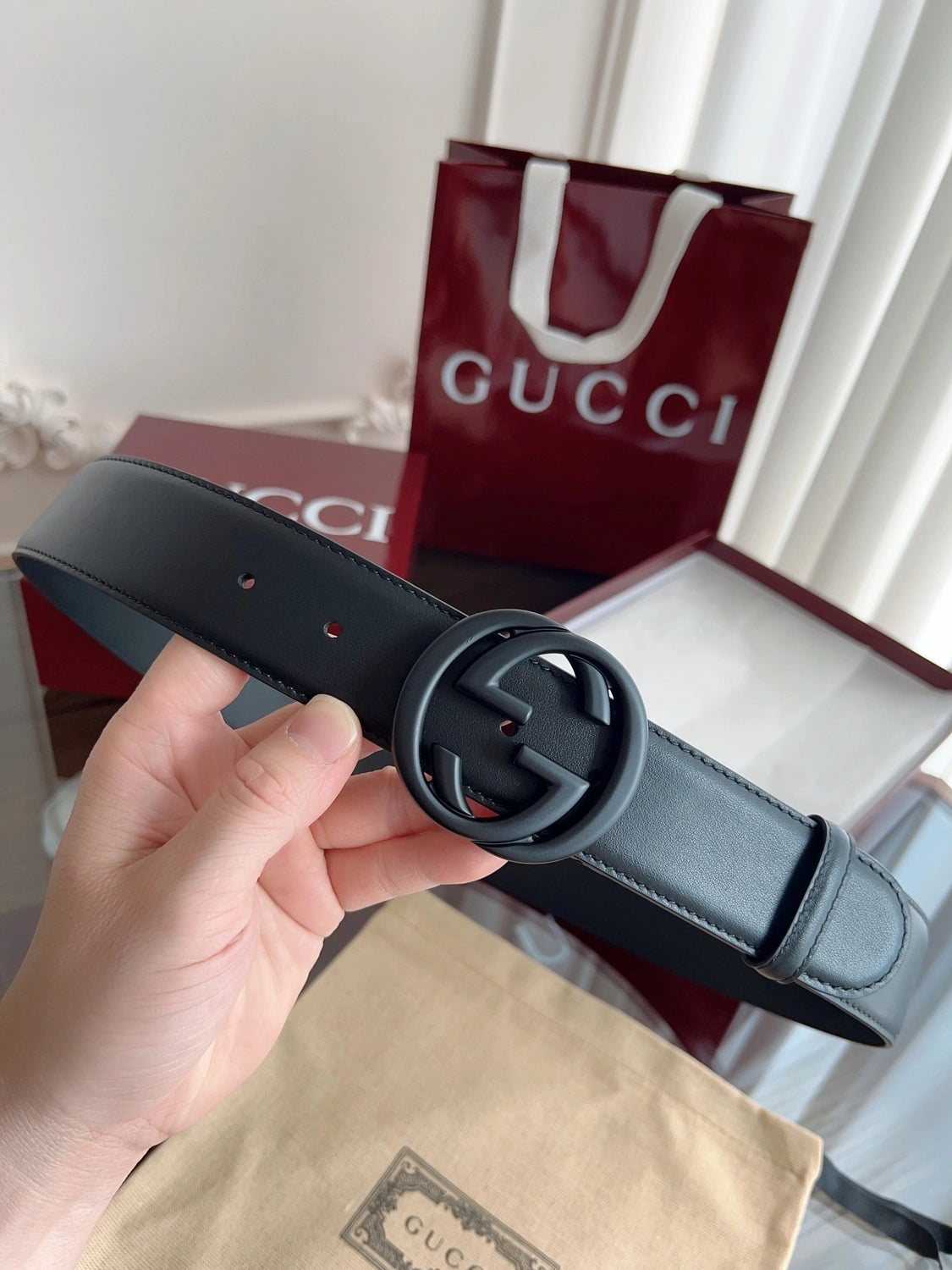 Gucci Premium Black Leather Belt with Iconic Logo Buckle - Hình 4