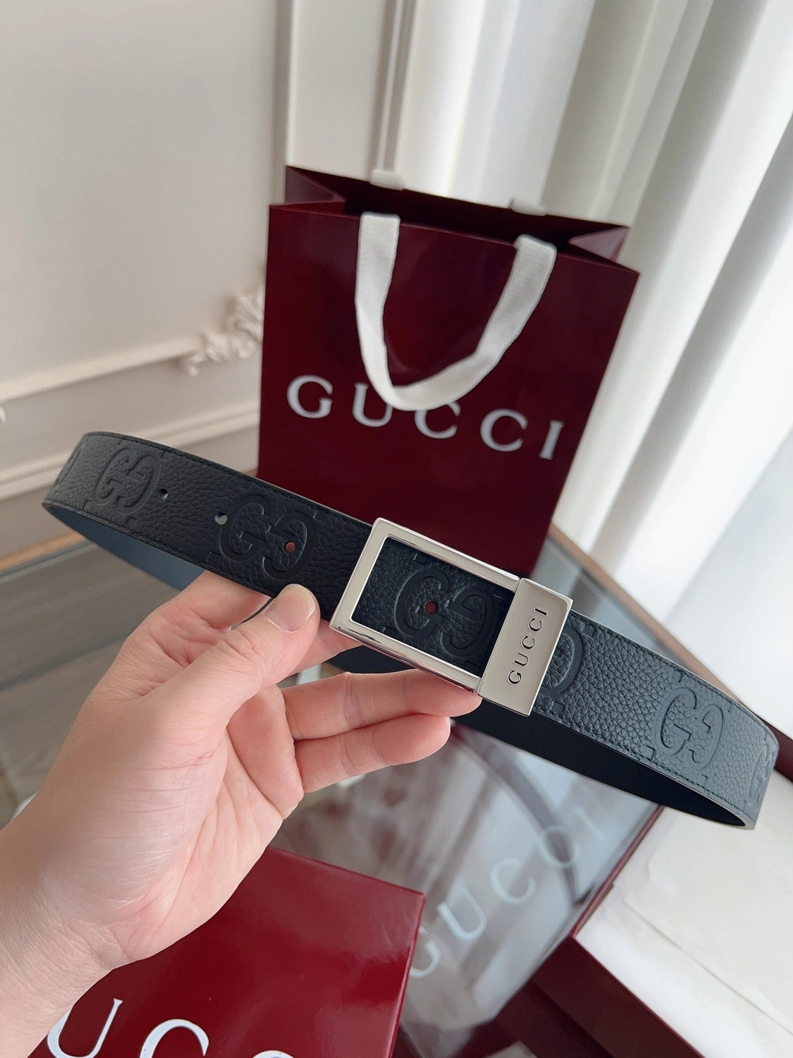 Gucci Reversible Leather Belt with Embossed GG Pattern - Hình 4