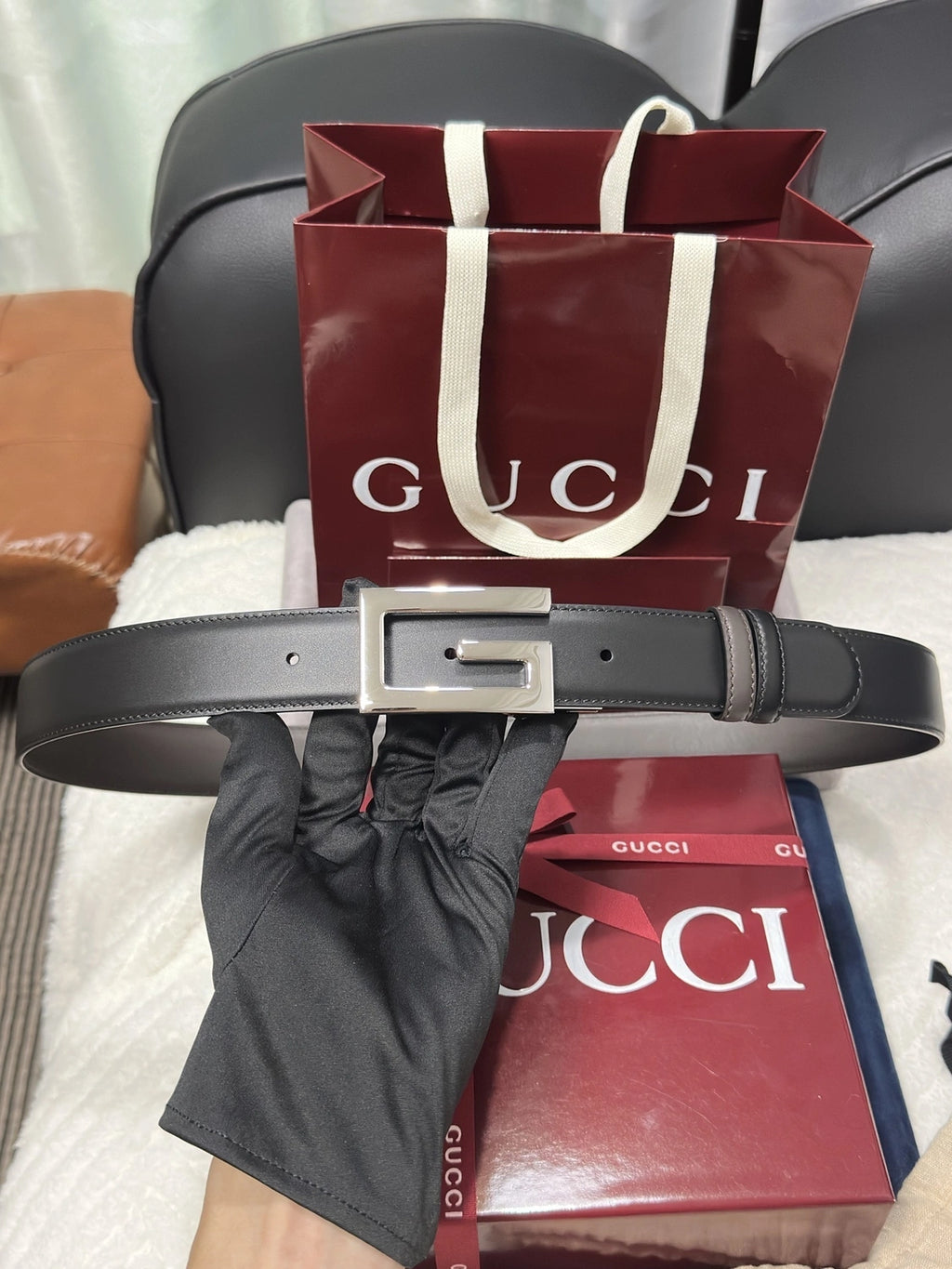 Gucci Reversible Leather Belt with Silver Buckle - Hình 4