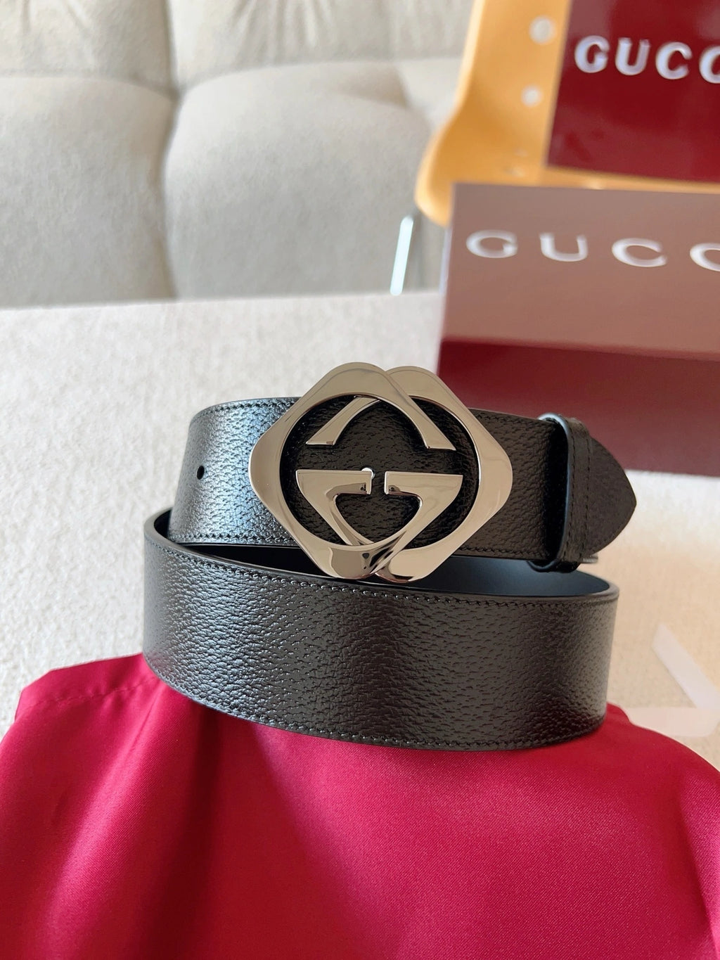 Gucci Premium Leather Belt with Iconic Logo Buckle - Hình 4