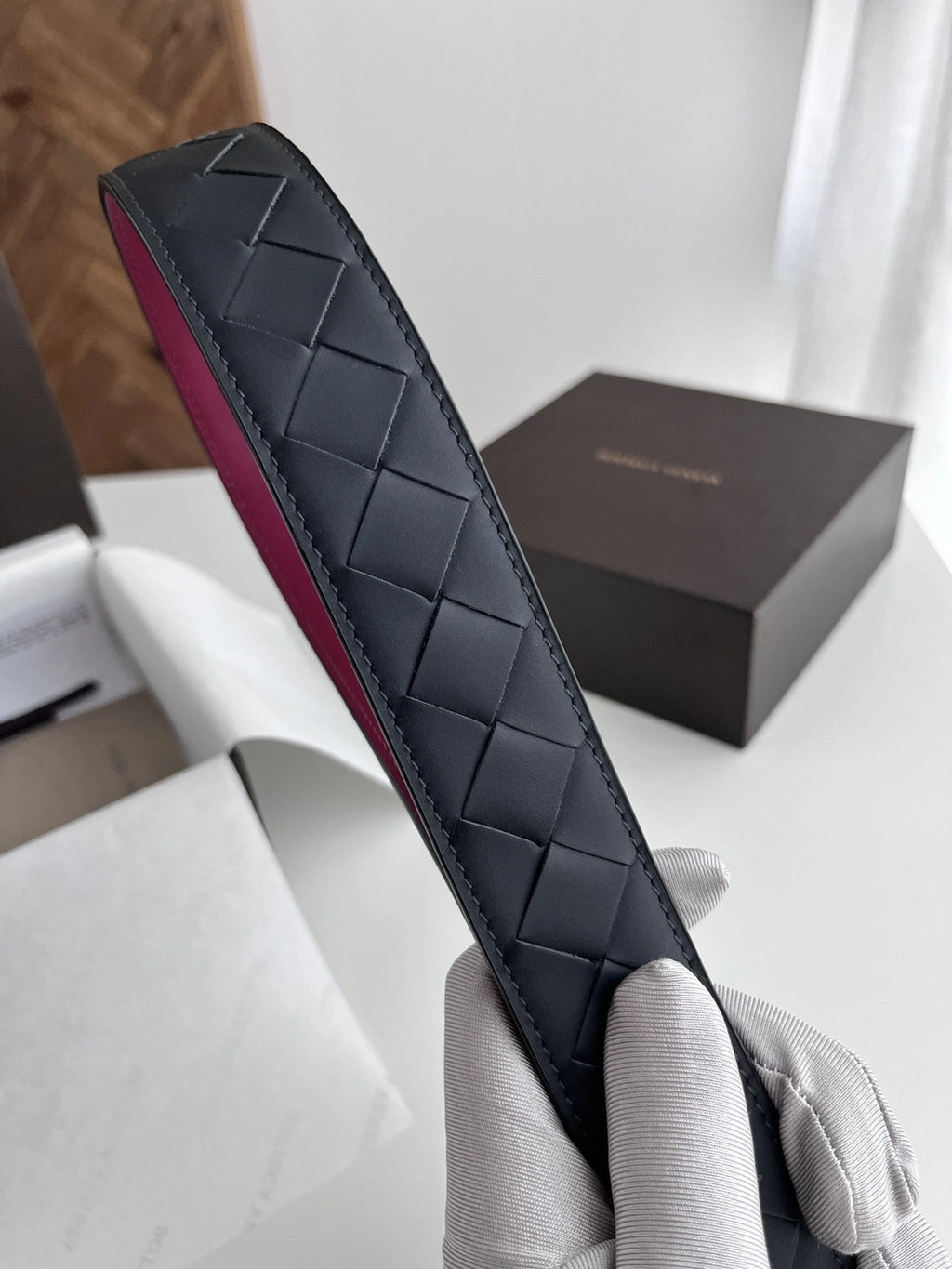 Bottega Veneta Premium Reversible Leather Belt Black and Pink - Hình 4