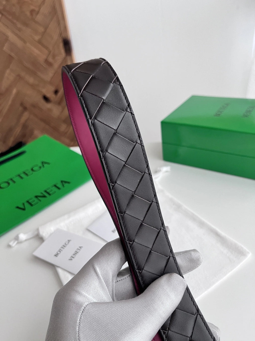 Bottega Veneta Reversible Woven Leather Belt - Black and Pink - Hình 4