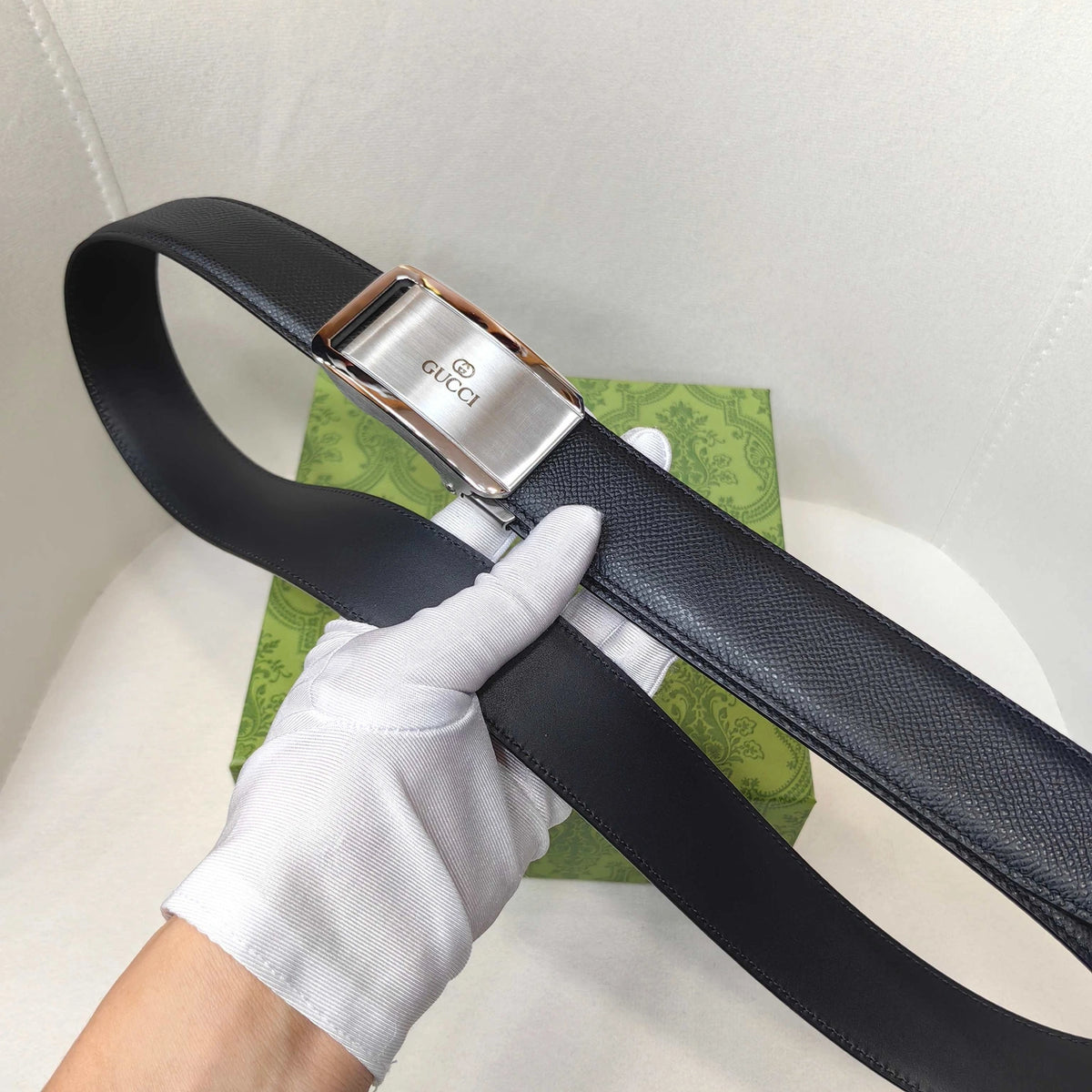 Gucci Premium Leather Belt in Black with Silver Buckle - Hình 4
