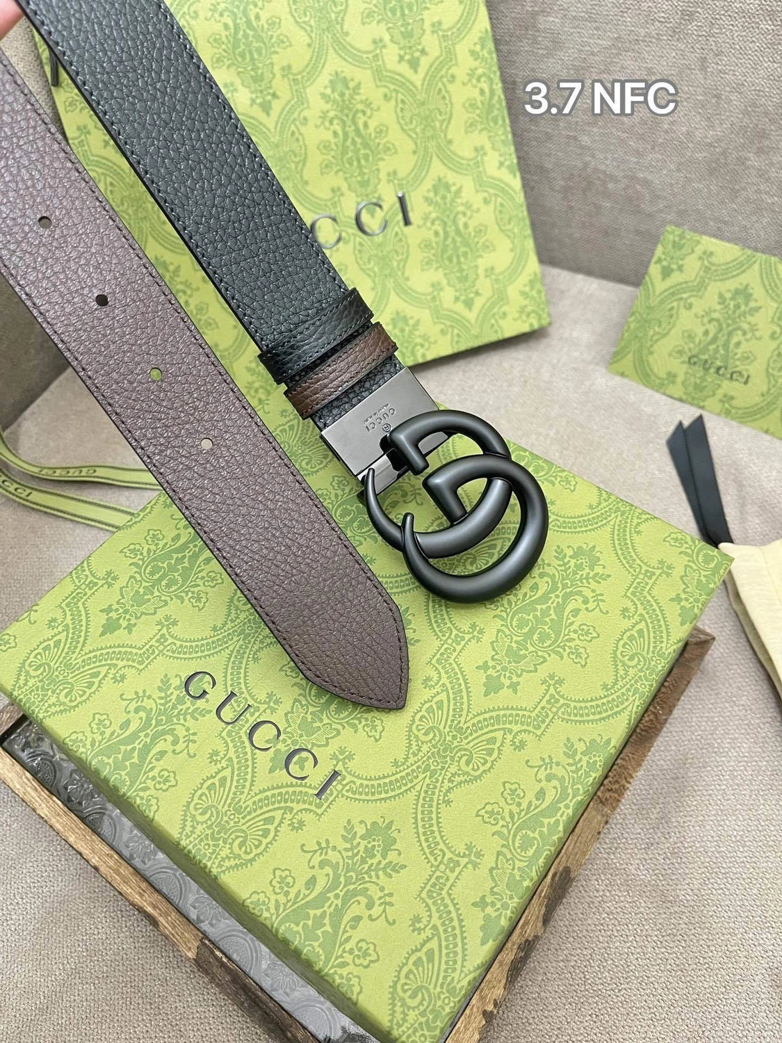 Gucci Reversible Leather Belt with Double G Buckle - Hình 4