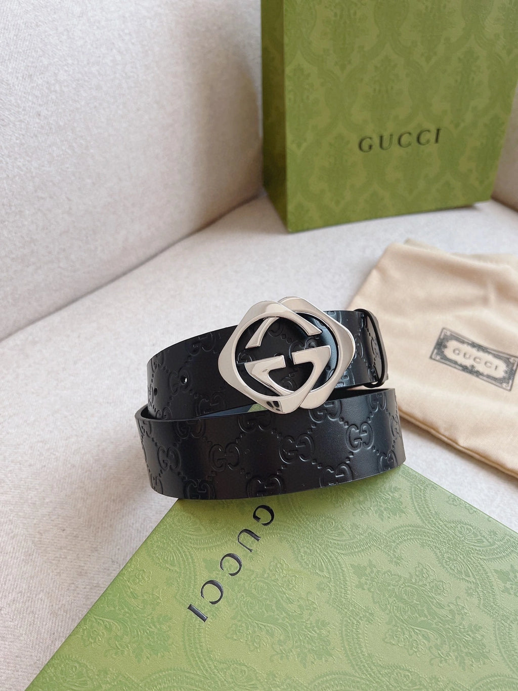 Gucci Premium Black Leather Belt with Interlocking G Buckle - Hình 4