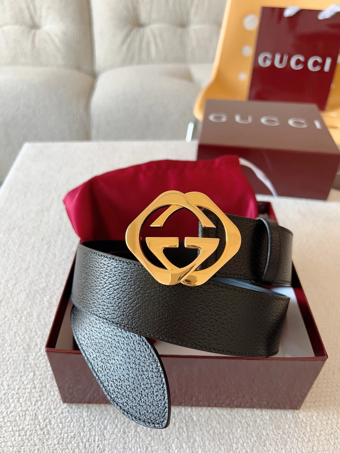 Gucci Premium Leather Belt with Iconic Logo Buckle - Hình 4
