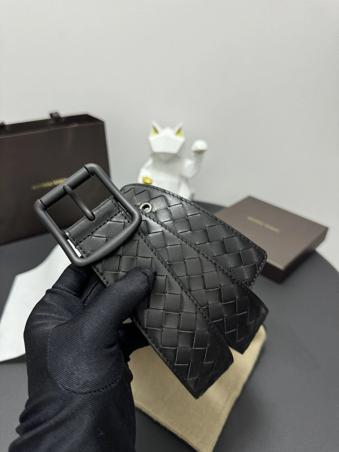 Bottega Veneta Premium Woven Leather Belt in Matte Black - Hình 4