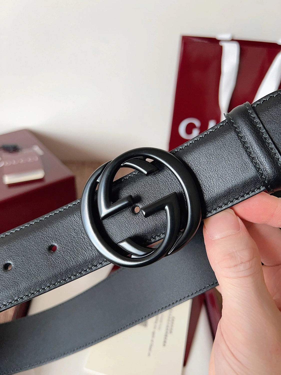 Gucci Black Leather Belt with Iconic GG Buckle - Hình 4