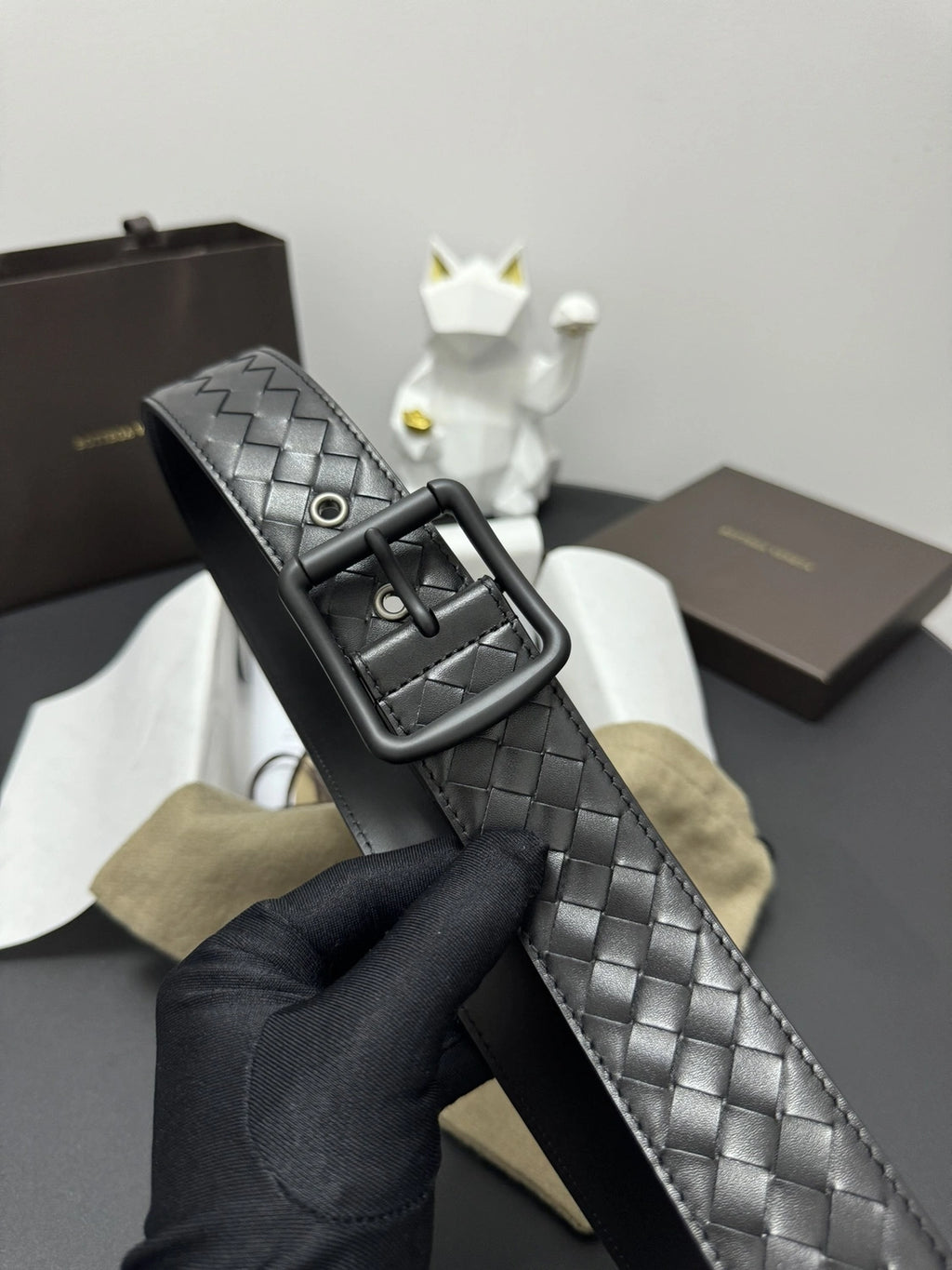 Bottega Veneta Premium Woven Leather Belt in Matte Black - Hình 5