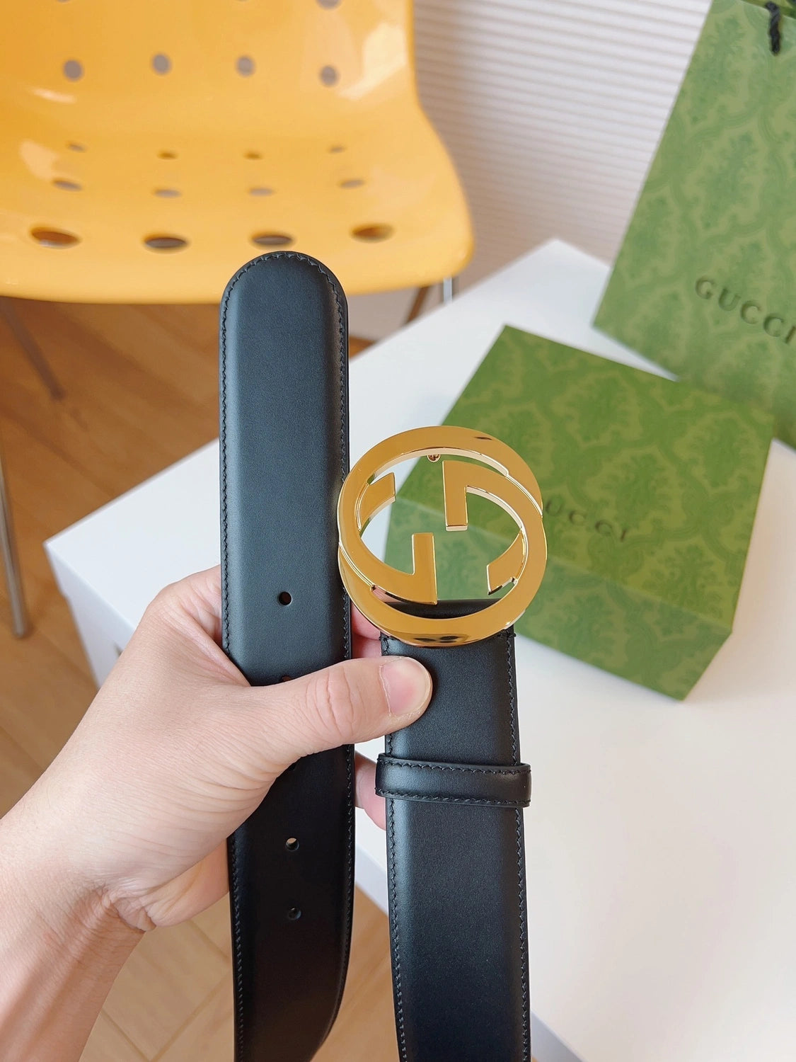 Thắt lưng da Gucci cao cấp màu đen với khóa logo vàng - Hình 5