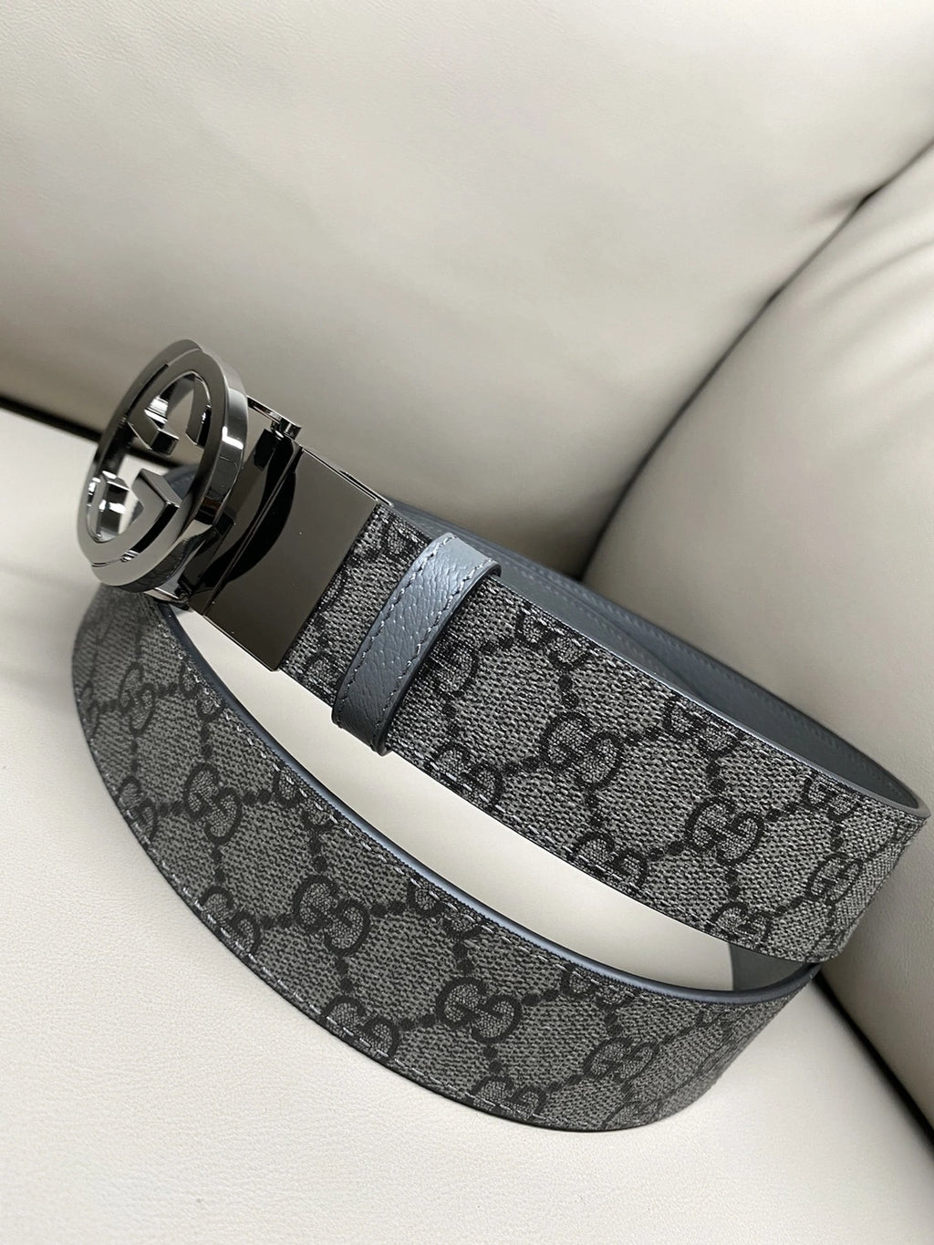 Gucci Leather Belt with Interlocking G Buckle - Hình 4