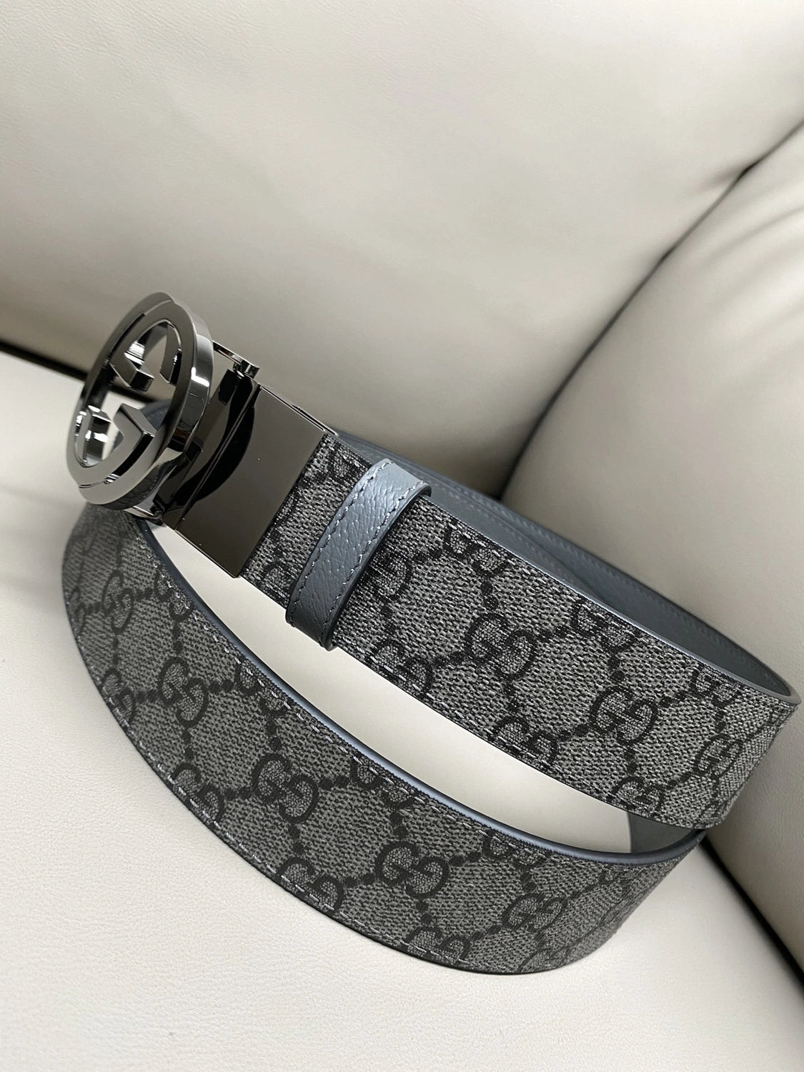 Gucci Leather Belt with Interlocking G Buckle - Hình 4