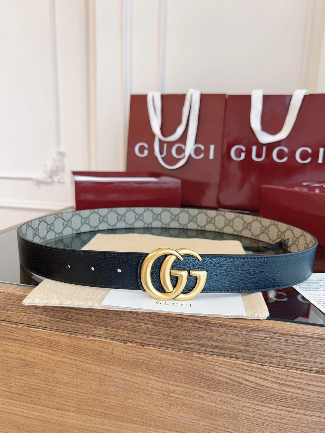 Gucci Reversible Belt with Double G Buckle - Hình 4