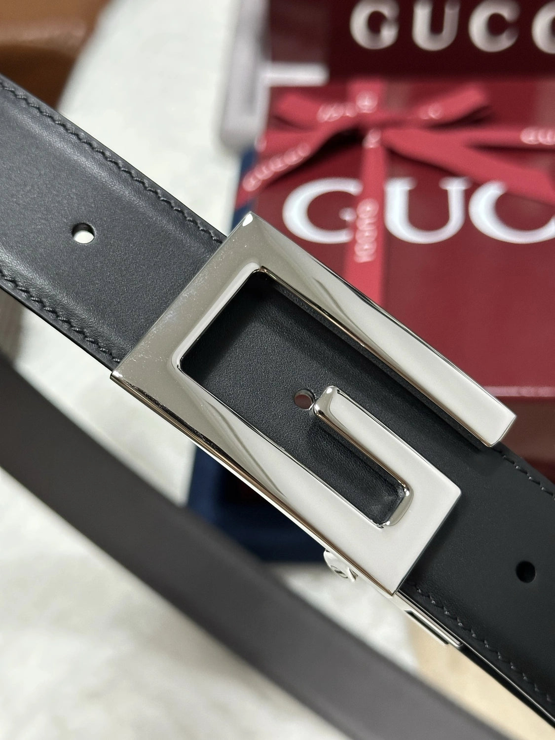 Gucci Reversible Leather Belt with Silver Buckle - Hình 5