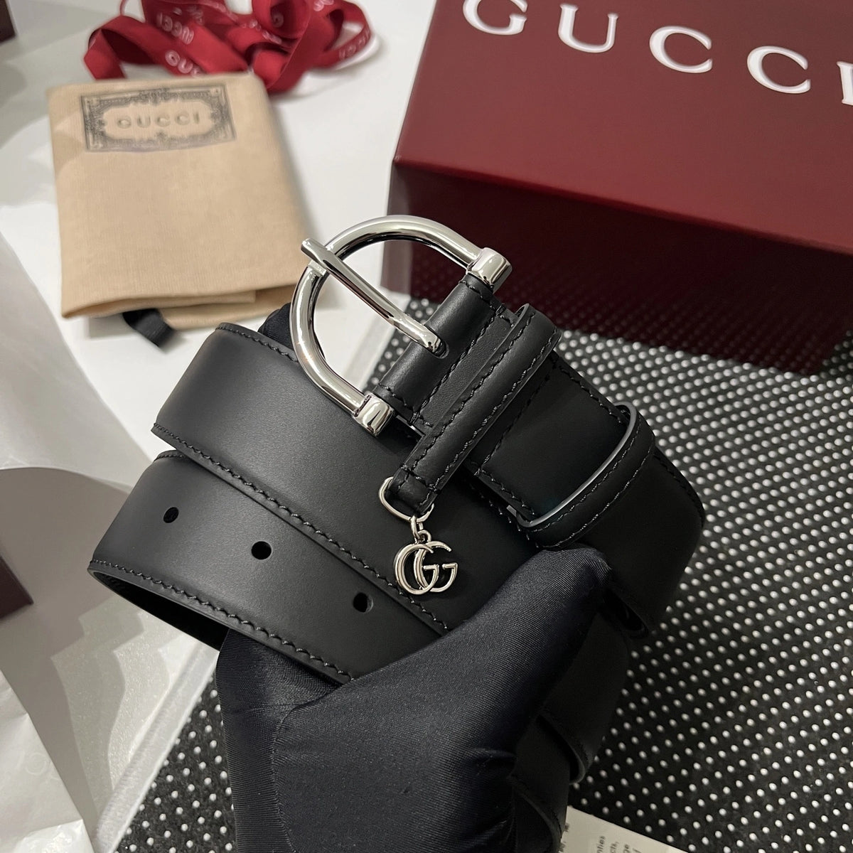 Premium black leather belt with silver buckle and GG charm - Hình 3