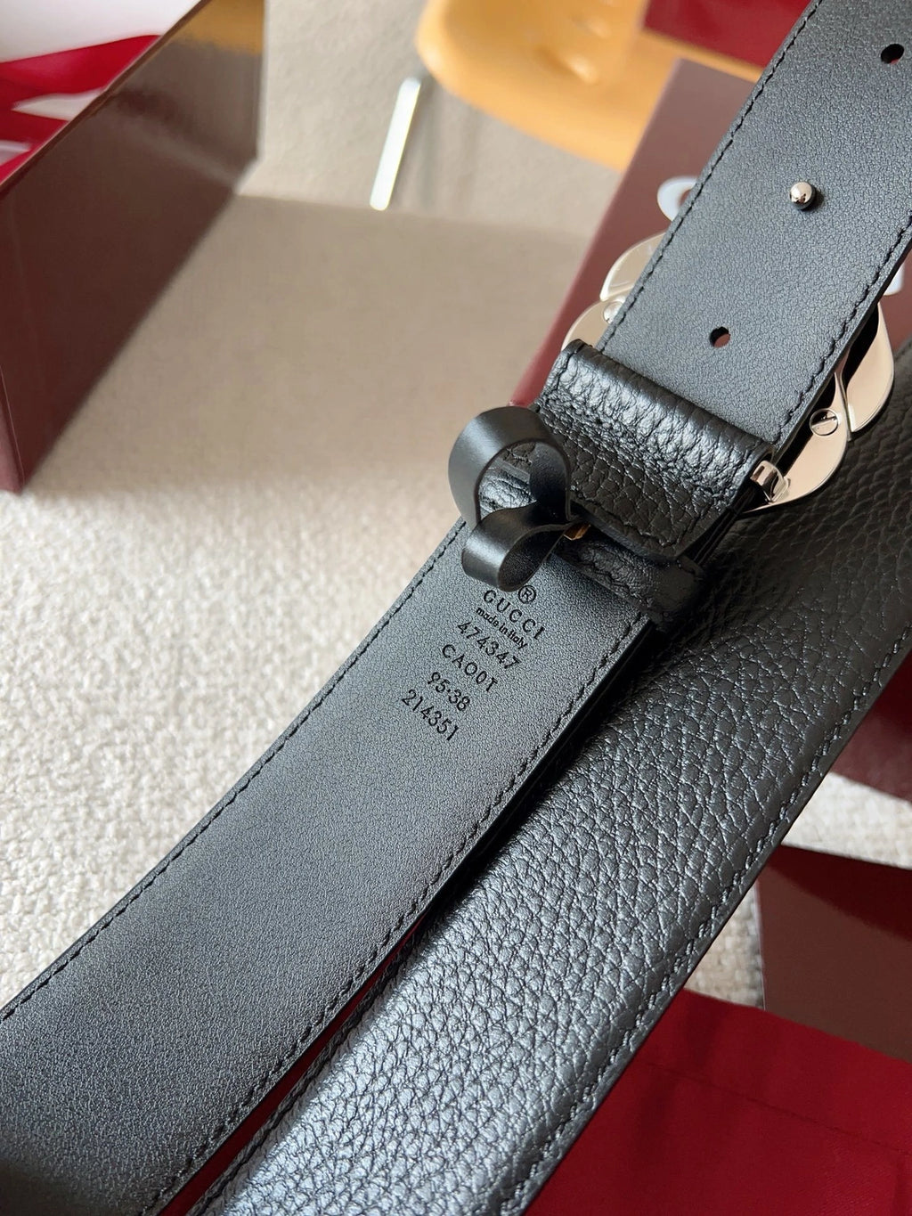 Gucci Premium Leather Belt with GG Logo Buckle - Hình 6
