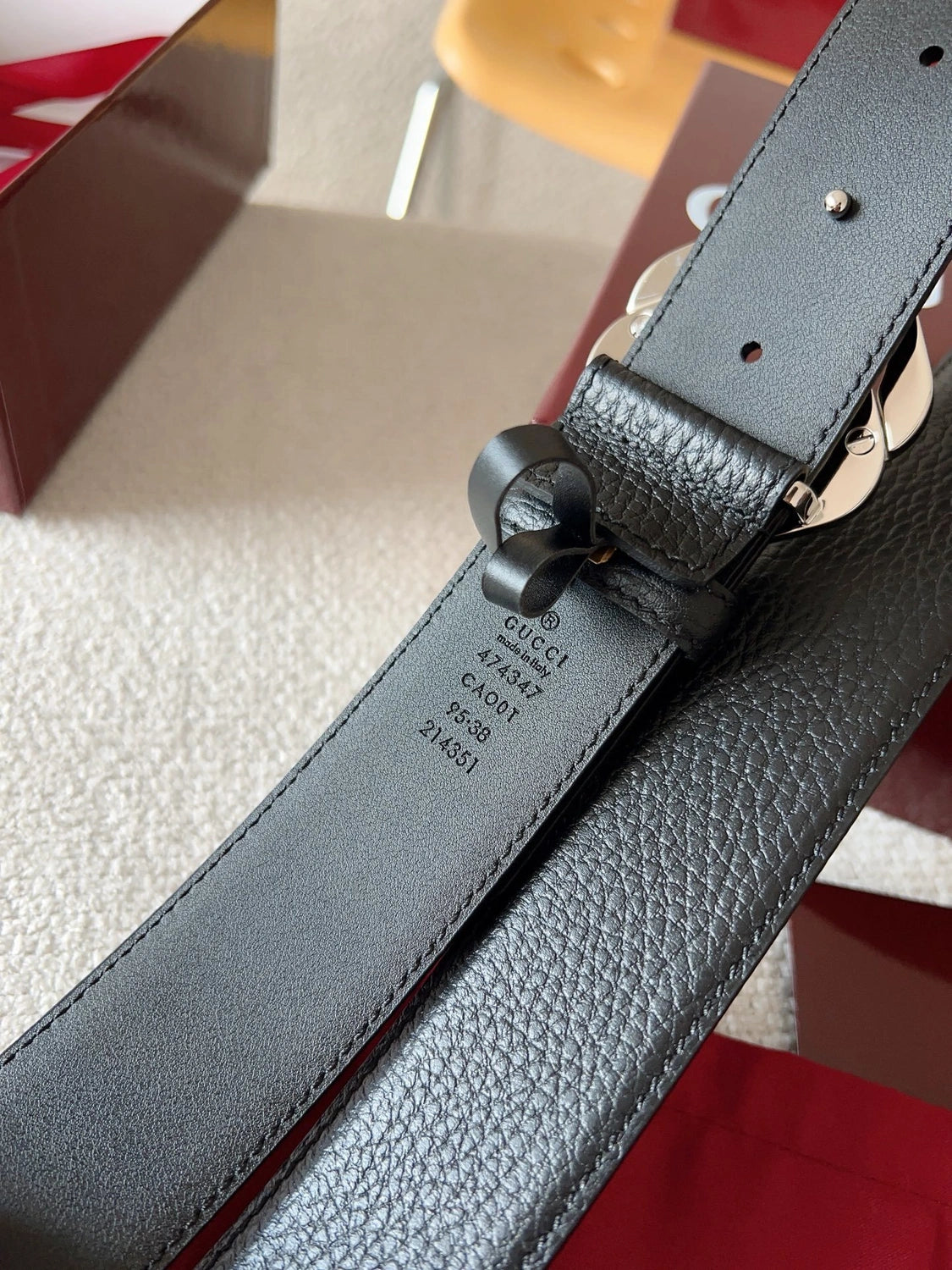 Gucci Premium Leather Belt with GG Logo Buckle - Hình 6