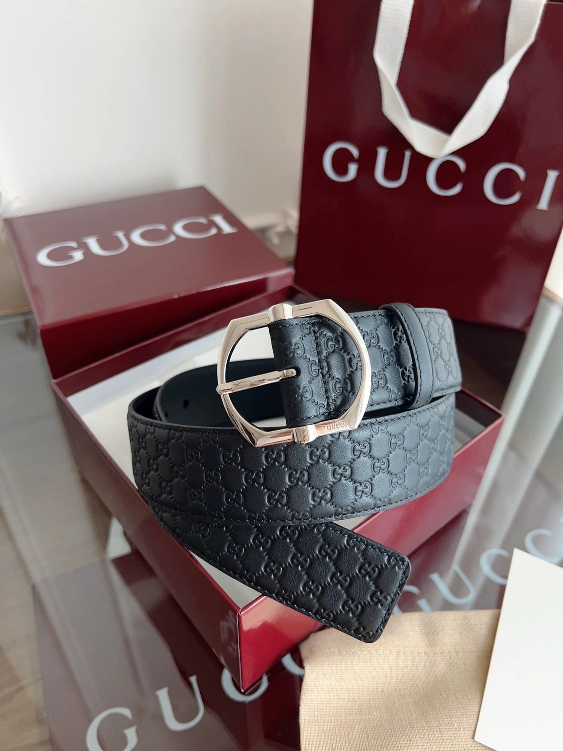 Gucci Premium Leather Belt in Black with Silver Buckle - Hình 6