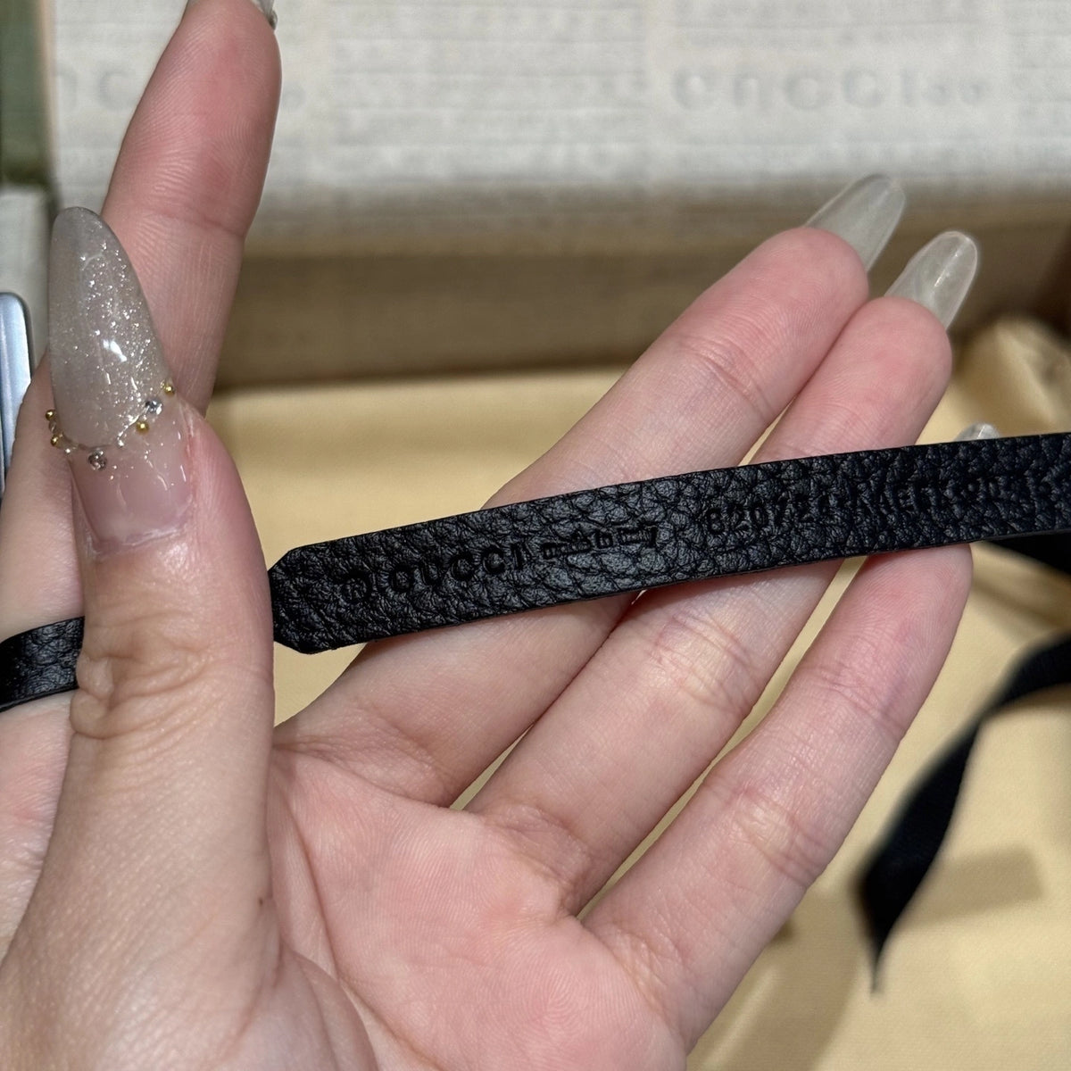 Gucci Signature Black Leather Belt with Silver Buckle - Hình 7