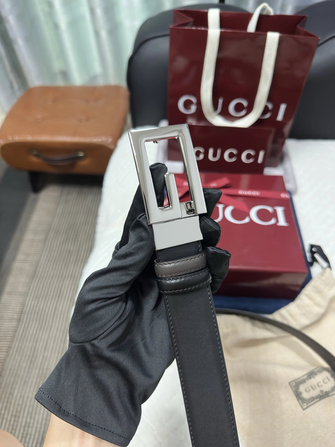 Gucci Reversible Leather Belt with Silver Buckle - Hình 7